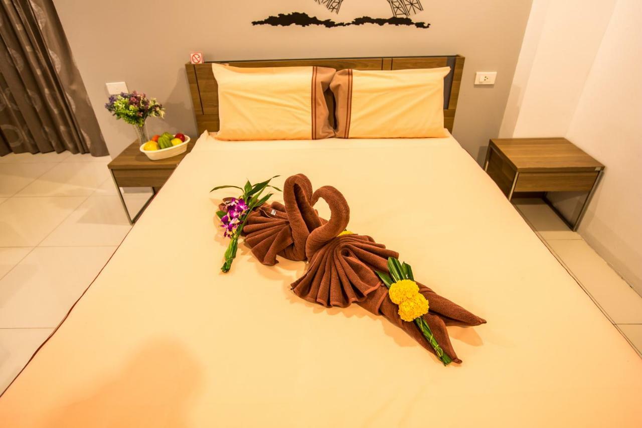 Oscar Boutique Hotel Patong Esterno foto